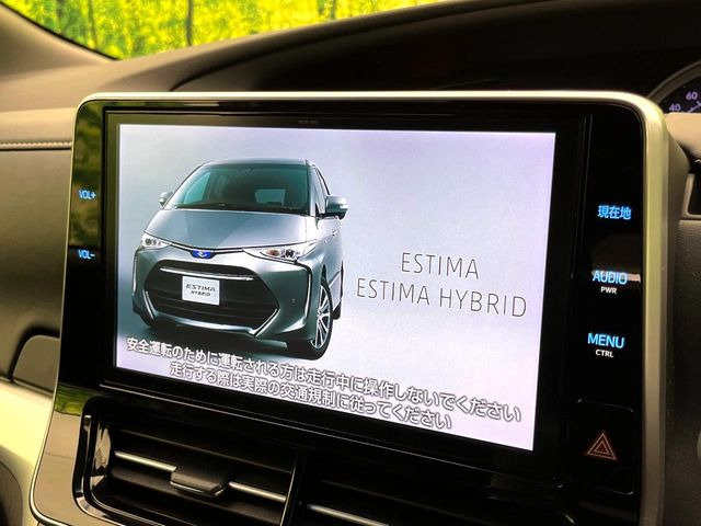 【純正大画面ナビ】人気の大型10インチナビを装備。存在感のある大画面はインパクト大!ナビ利用時のマップ表示は見やすく、テレビやDVDは臨場感がアップ!いつものドライブがグッと楽しくなります♪