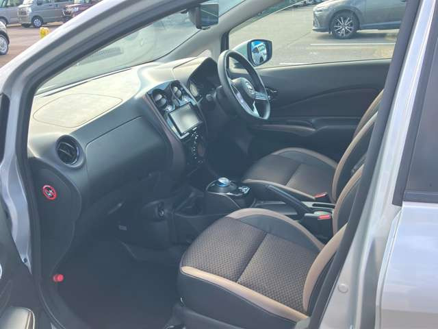 自社工場完備ですので車検、点検、修理、板金などすべてお任せください。タイヤ、オーディオなどの販売もさせて頂いております。是非、ご相談ください。