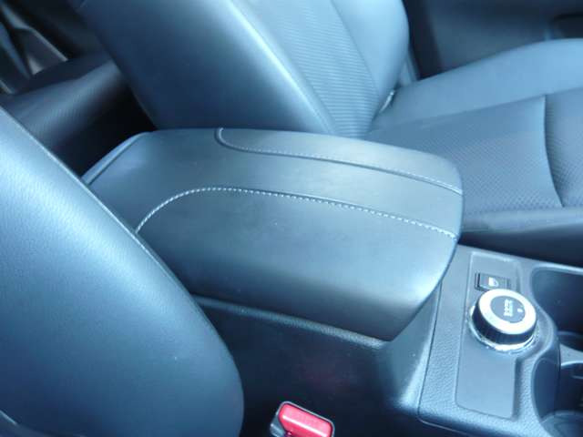 シート周りも工夫され運転手が使い易いようにデザインされています。