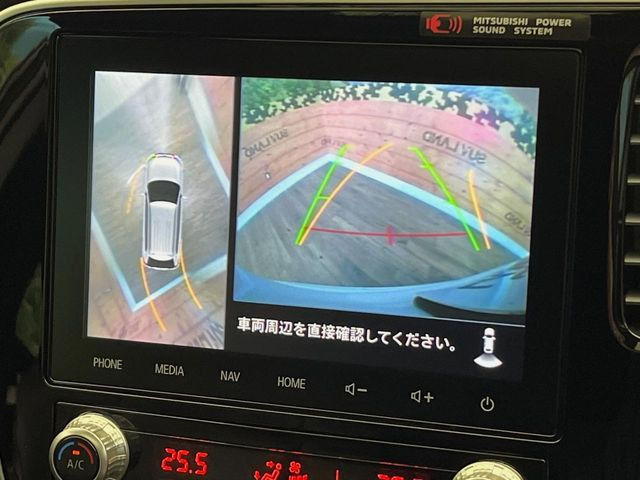【マルチアラウンドモニター】専用のカメラにより、上から見下ろしたような視点で360度クルマの周囲を確認することができます☆死角部分も確認しやすく、狭い場所での切り返しや駐車もスムーズに行えます。