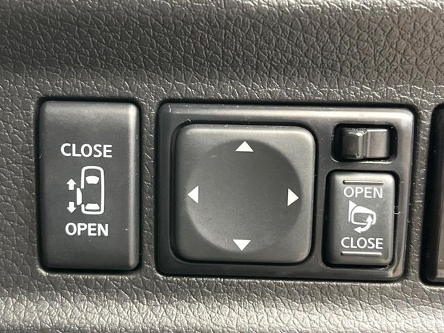 【パワースライドドア】スマートキーや運転席のスイッチでスライドドアの開閉が可能♪電動だから力を入れてドアを開ける必要が無く、小さいお子様でも、重い荷物を持っている時もラクに開け閉めできます♪
