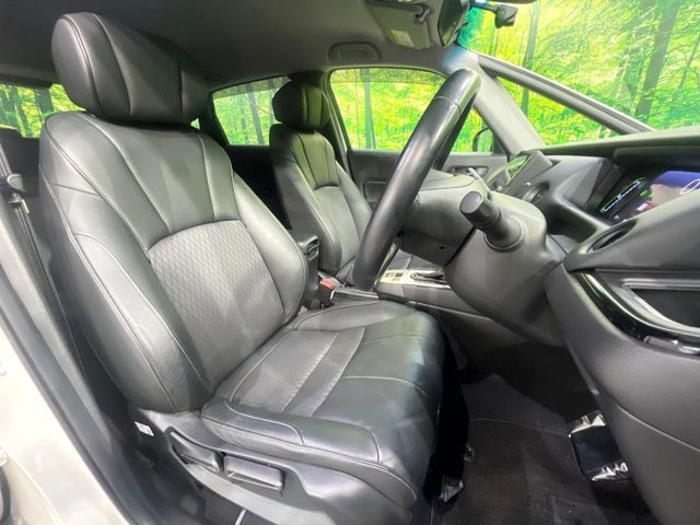 運転席シート廻りは使用感も少なく、良好な状態となっています。前オーナー様が丁寧に使っていたことがよくわかりますね。