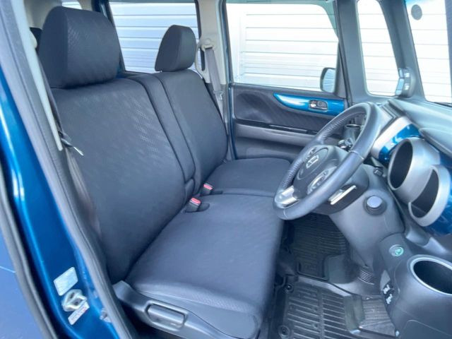 運転席シート廻りは使用感も少なく、良好な状態となっています。丁寧に使われていたことがよくわかりますね。