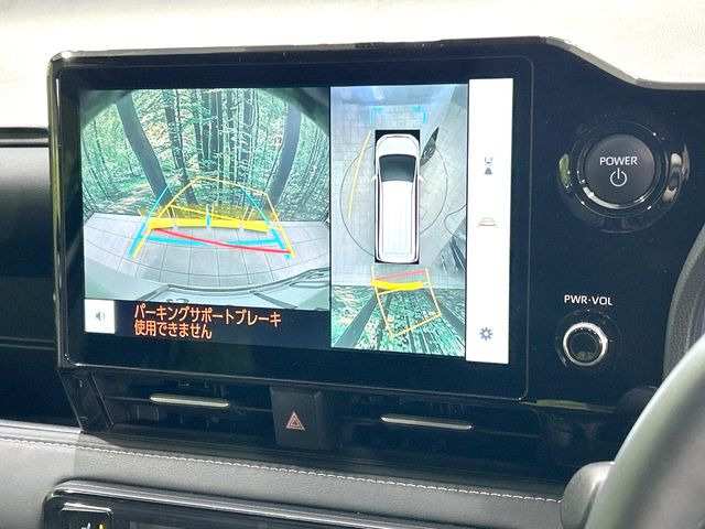 【パノラミックビューモニター】専用のカメラにより、上から見下ろしたような視点で360度クルマの周囲を確認することができます☆死角部分も確認しやすく、狭い場所での切り返しや駐車もスムーズに行えます。