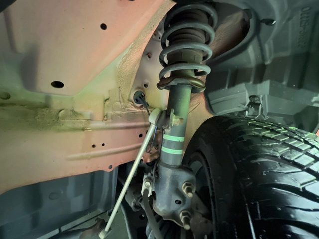 お車を安心してお乗りいただく為には、足回りの定期点検が欠かせません。サービスサポート(有償保証)では無料点検もご提供しており、安心のカーライフをお過ごしいただけるサポート体制が整っています。