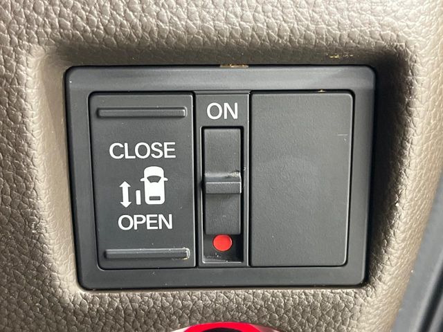 【パワースライドドア】スマートキーや運転席のスイッチでスライドドアの開閉が可能♪電動だから力を入れてドアを開ける必要が無く、小さいお子様でも、重い荷物を持っている時もラクに開け閉めできます♪