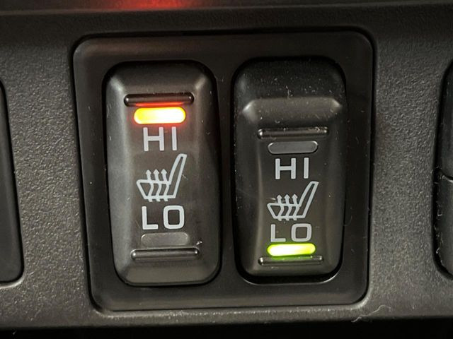 【シートヒーター】寒い日に重宝するシートヒーター!エアコンより早く温まってくれるので寒がりの人も安心ですね♪エアコンの温風は乾燥するから苦手、という方にもをおすすめです。
