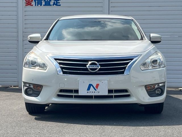 弊社では、全車『修復歴なし』のお車のみ取り扱っております。専任バイヤーによる厳選した仕入れの後、入庫後の車両チェックを行い、ネクステージが認定した高品質な中古車をご提供しております。