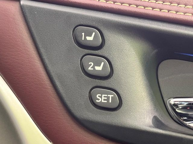【メモリー機能付きパワーシート】ドライバーごとに設定したシート位置を記憶して、ボタン一つで切り替えできる便利な機能!運転する方が複数名いらっしゃるご家庭におすすめです♪