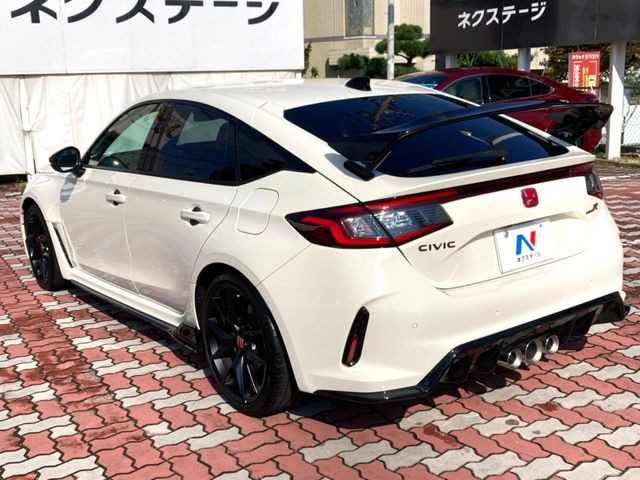 ☆全国のネクステージからお取り寄せが可能※!遠方の店舗に展示してあるクルマが気になる場合も、最寄りの店舗でご覧いただくことが可能です!是非私たちに要望をお聞かせください!※別途費用
