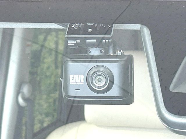 【ドライブレコーダー】ドライブレコーダー装備!走行中はもちろん、あおり運転や事故に遭遇した際、映像で記録し、万一のリスクに備えます。※記録用SDカードはお客様ご自身でご準備いただく必要があります。