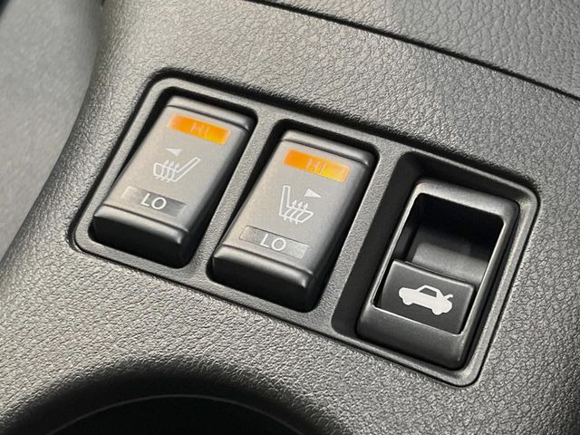 【シートヒーター】寒い日に重宝するシートヒーター!エアコンより早く温まってくれるので寒がりの人も安心ですね♪エアコンの温風は乾燥するから苦手、という方にもをおすすめです。