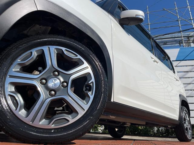 �y����15�C���`�A���~�z�C�[���z�O�ςɃ}�b�`���������A���~�z�C�[���𑕒����Ă���܂��B�e��ЊO�A���~�z�C�[����A�X�^�b�h���X�^�C�����戵�����Ă���܂��B���񂲑��k����������