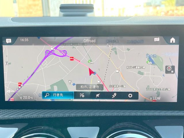 ●ベンツ純正ナビ:一体感のあるナビは、高級感ある車内を演出してくれます。Bluetooth再生などオーディオ機能も充実しておりますので、運転もより楽しめます♪