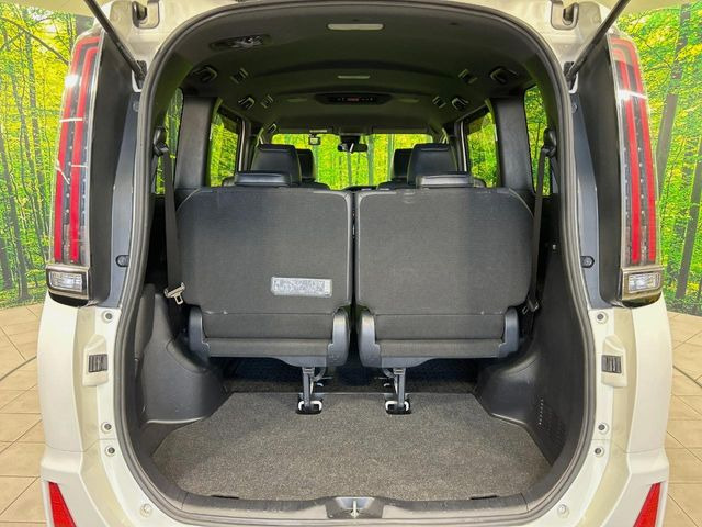 積み下ろしのしやすいデッキにはたっぷりと荷物を積み込んでいただけます。遊びから仕事まで、様々なシーンで頼れます♪