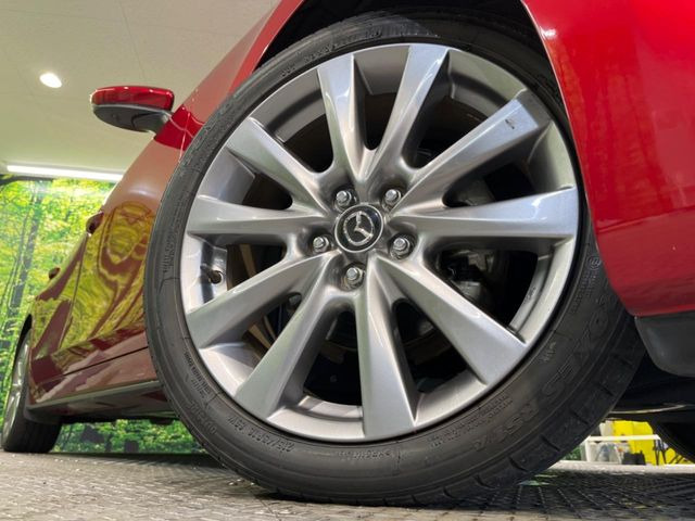 �y����18�C���`�A���~�z�C�[���z�O�ςɃ}�b�`���������A���~�z�C�[���𑕒����Ă���܂��B�e��ЊO�A���~�z�C�[����A�X�^�b�h���X�^�C�����戵�����Ă���܂��B���񂲑��k����������