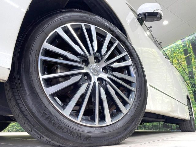 �y����18�C���`�A���~�z�C�[���z�O�ςɃ}�b�`���������A���~�z�C�[���𑕒����Ă���܂��B�e��ЊO�A���~�z�C�[����A�X�^�b�h���X�^�C�����戵�����Ă���܂��B���񂲑��k����������