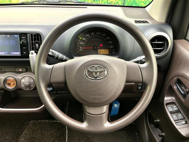 インテリアに合わせたデザインのステアリングは、運転される方のことも考え、運転しやすい形状、大きさです。是非一度、実際に触ってお確かめください。