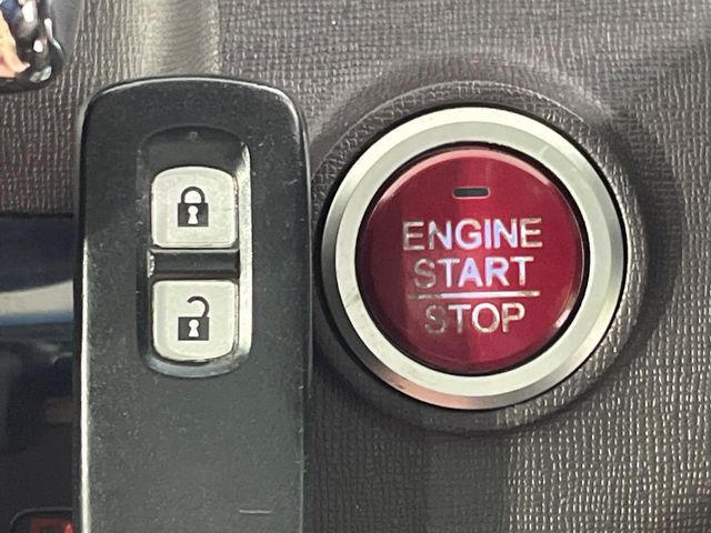 �yHonda�X�}�[�g�L�[�z�J�o����|�P�b�g�ɓ��ꂽ�܂܂ł��h�A�̎{���E�������\�ȃX�}�[�g�L�[�𑕔��B�G���W���̃I���E�I�t�����J�M�����o���K�v����������Ƃ��Ă��֗��ł���