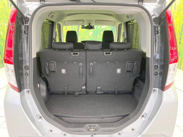 積み下ろしのしやすいデッキにはたっぷりと荷物を積み込んでいただけます。遊びから仕事まで、様々なシーンで頼れます♪