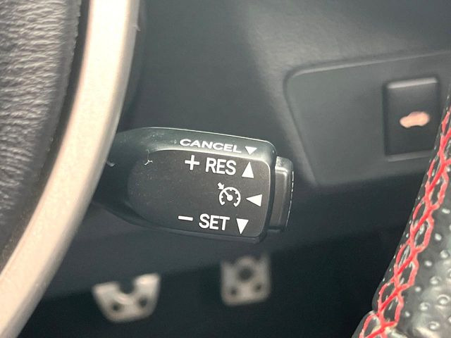 【クルーズコントロール】高速道路もラクラク走行。アクセルを離しても一定速度で走行ができ、長距離運転時の負担を軽減!加速・減速も簡単なスイッチ操作で調整できます。
