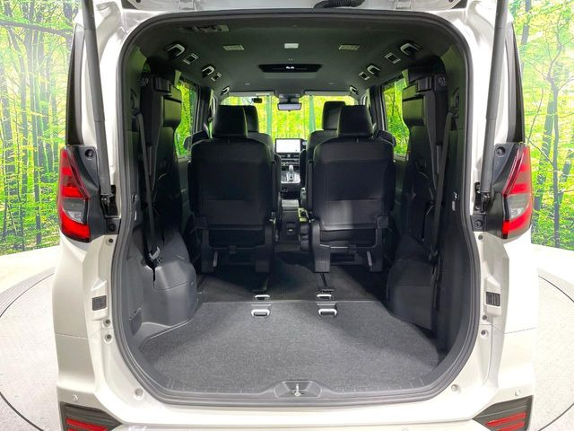 普段のお買い物や通勤、送迎等に十分な荷室スペースを確保しております。セカンドシートを倒すと、大きな荷物の積載も可能です♪
