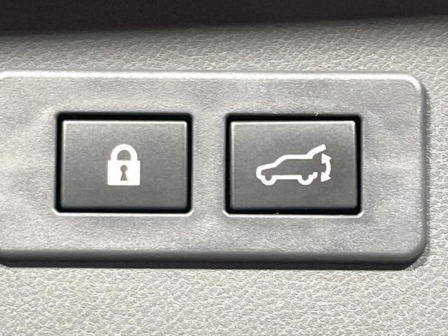 【パワーバックドア】スマートキーや運転席のボタンを押すだけでリアゲートが自動で開閉します!荷物を持っている時や、高い位置にあるバックドアを閉める際に便利な機能です♪