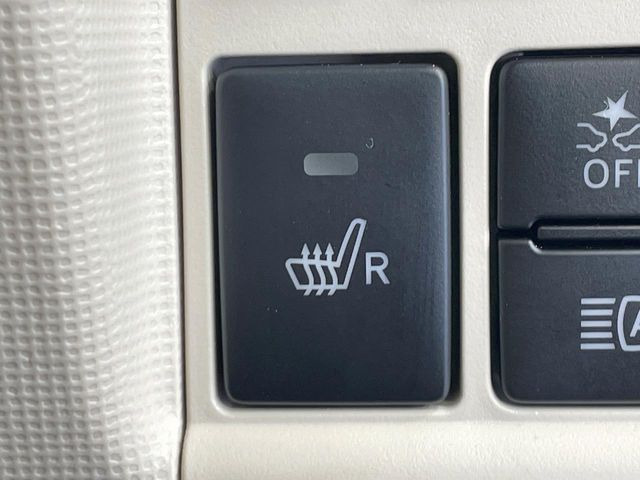 【シートヒーター】寒い日に重宝するシートヒーター!エアコンより早く温まってくれるので寒がりの人も安心ですね♪エアコンの温風は乾燥するから苦手、という方にもをおすすめです。