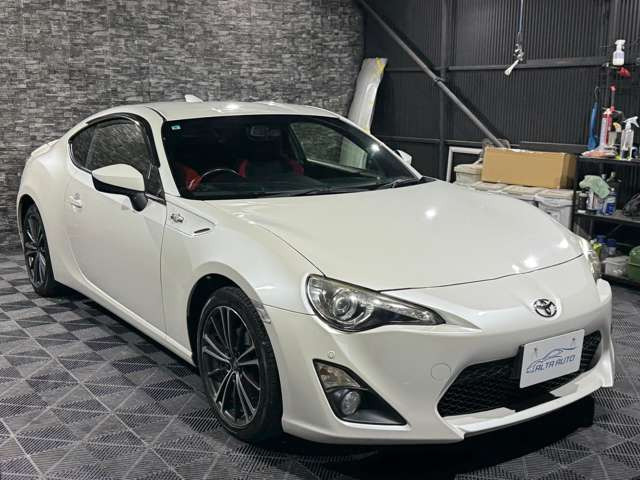 雨天時でもご覧頂ける様屋根付きのガレージ内でもご覧頂けます!