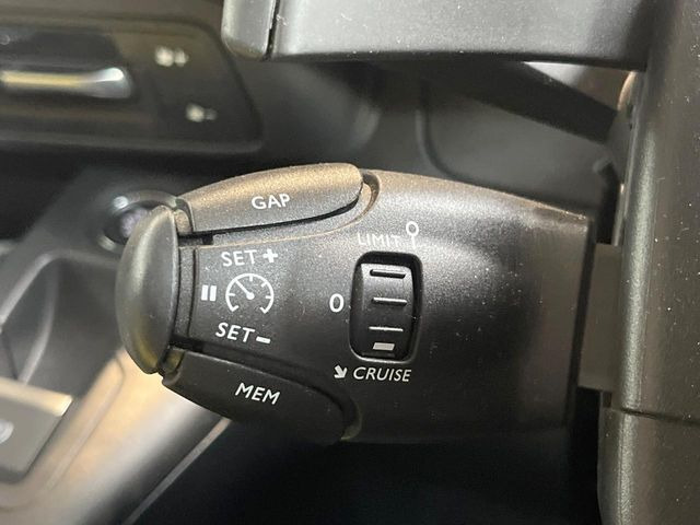 ●オートクルーズコントロール:高速道路や自動車専用道路等にて、定速巡航が可能となる便利な機能です。長距離移動の際でも疲れにくく便利にお使いいただけます♪