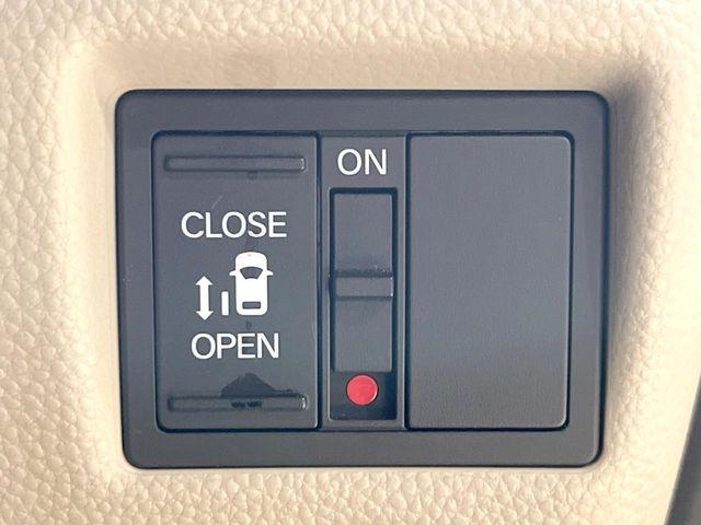 【パワースライドドア】スマートキーや運転席のスイッチでスライドドアの開閉が可能♪電動だから力を入れてドアを開ける必要が無く、小さいお子様でも、重い荷物を持っている時もラクに開け閉めできます♪