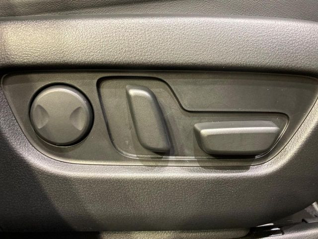 【パワーシート】スイッチ一つで簡単にシートの微調整が可能!電動だから力もいりません!快適なシートポジションにセットして、快適なドライブをお楽しみください。