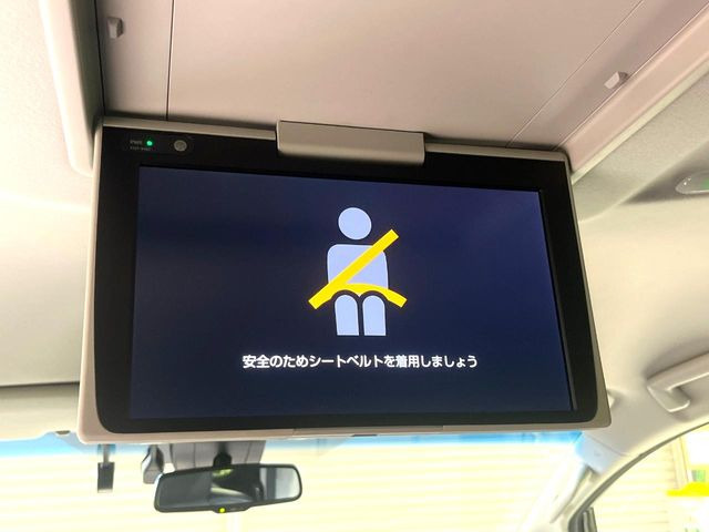 【フリップダウンモニター】大画面モニターで後席でもエンタメをお楽しみいただけます。小さなお子様にも大人気の装備です♪