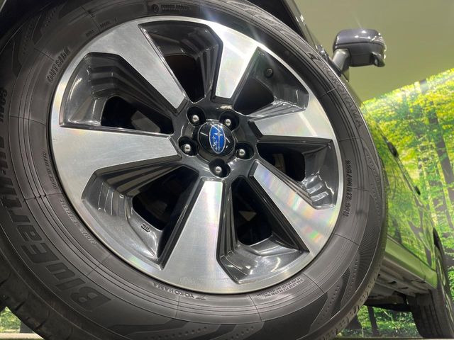 【純正17インチアルミホイール】外観にマッチした純正アルミホイールを装着しております。各種社外アルミホイールや、スタッドレスタイヤも取扱いしております。是非ご相談ください♪