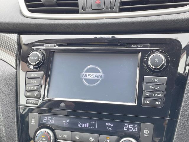 【メーカー純正ナビ】インテリアに溶け込むスタイリッシュな「専用設計」メーカーナビを装備♪視認性や操作性など基本性能にも優れ、より上質なカーライフをお楽しみいただけます。