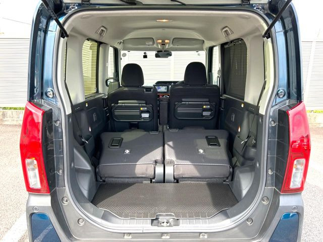 普段のお買い物や通勤、送迎等に十分な荷室スペースを確保しております。セカンドシートを倒すと、大きな荷物の積載も可能です♪