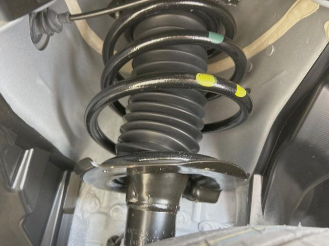 お車を安心してお乗りいただく為には、足回りの定期点検が欠かせません。サービスサポート(有償保証)では無料点検もご提供しており、安心のカーライフをお過ごしいただけるサポート体制が整っています。