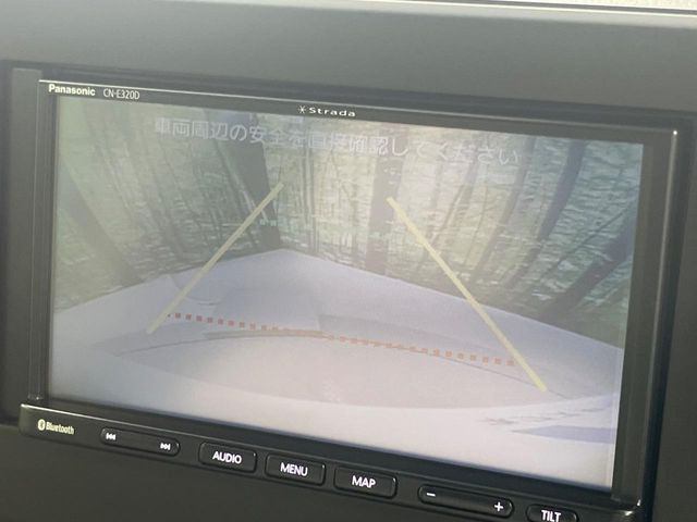【バックカメラ】駐車時に後方がリアルタイム映像で確認できます。大型商業施設や立体駐車場での駐車時や、夜間のバック時に大活躍!運転スキルに関わらず、今や必須となった装備のひとつです!