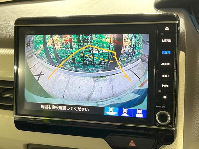 【バックカメラ】駐車時に後方がリアルタイム映像で確認できます。大型商業施設や立体駐車場での駐車時や、夜間のバック時に大活躍!運転スキルに関わらず、今や必須となった装備のひとつです!