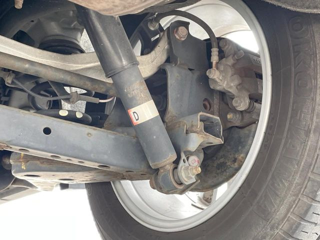 お車を安心してお乗りいただく為には、足回りの定期点検が欠かせません。サービスサポート(有償保証)では無料点検もご提供しており、安心のカーライフをお過ごしいただけるサポート体制が整っています。