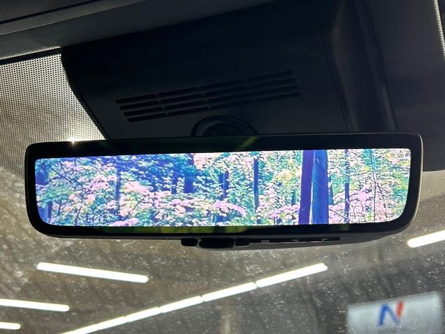 【デジタルインナーミラー】後席の大きな荷物や同乗者で後方が確認しづらい時でも安心!カメラが撮影した車両後方の映像をルームミラー内に表示。クリアな視界で状況の確認が可能です!
