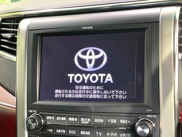 【メーカー純正ナビ】インテリアに溶け込むスタイリッシュな「専用設計」メーカーナビを装備♪視認性や操作性など基本性能にも優れ、より上質なカーライフをお楽しみいただけます。