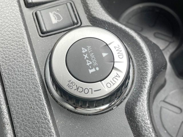 【オールモード4&times;4】2WD/4WDモードを手軽に切り替え可能。燃費重視の2WD、スタック時に役立つLOCK、AUTOモードでは4WDの配分を自動で調整し、路面状況を問わず安定した走りをサポート。
