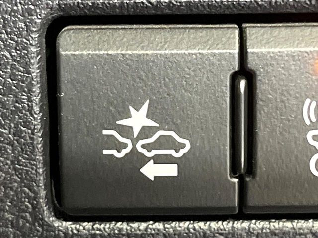 【トヨタセーフティセンス】走行中に前方の車両等を認識し、衝突しそうな時は警報とブレーキで衝突回避と被害軽減をアシスト。より安全にドライブをお楽しみいただけます。