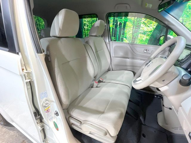 運転席シート廻りは使用感も少なく、良好な状態となっています。丁寧に使われていたことがよくわかりますね。