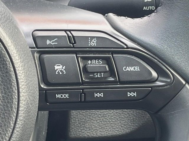 【レーダークルーズコントロール】高速道路での長距離走行が楽に!!自動で速度を保つクルーズコントロールが、衝突軽減システムと連携し、前方の車両を感知して車間を保つように速度調節してくれます!!
