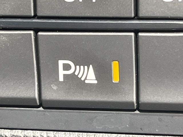 【クリアランスソナー】バンパーに付いたセンサーが障害物を検知!一定の距離に近づくとアラートで教えてくれます♪狭い駐車スペースや車庫入れ時も安心ですね☆
