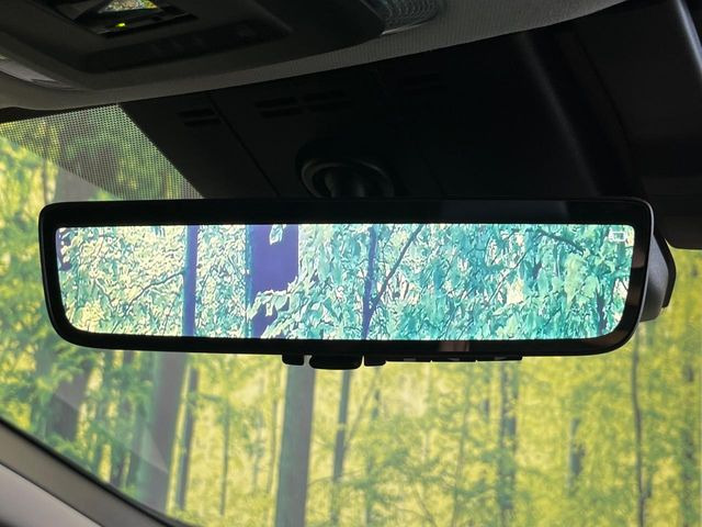 【デジタルインナーミラー】後席の大きな荷物や同乗者で後方が確認しづらい時でも安心!カメラが撮影した車両後方の映像をルームミラー内に表示。クリアな視界で状況の確認が可能です!