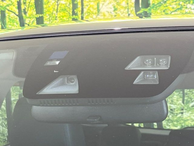 【スマートシティブレーキサポート】低速走行中に前方の車両等を認識し、衝突しそうな時は警報とブレーキで衝突回避と被害軽減をアシスト。より安全にドライブをお楽しみいただけます。