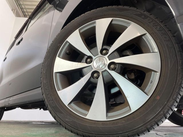 �y����15�C���`�A���~�z�C�[���z�O�ςɃ}�b�`���������A���~�z�C�[���𑕒����Ă���܂��B�e��ЊO�A���~�z�C�[����A�X�^�b�h���X�^�C�����戵�����Ă���܂��B���񂲑��k����������
